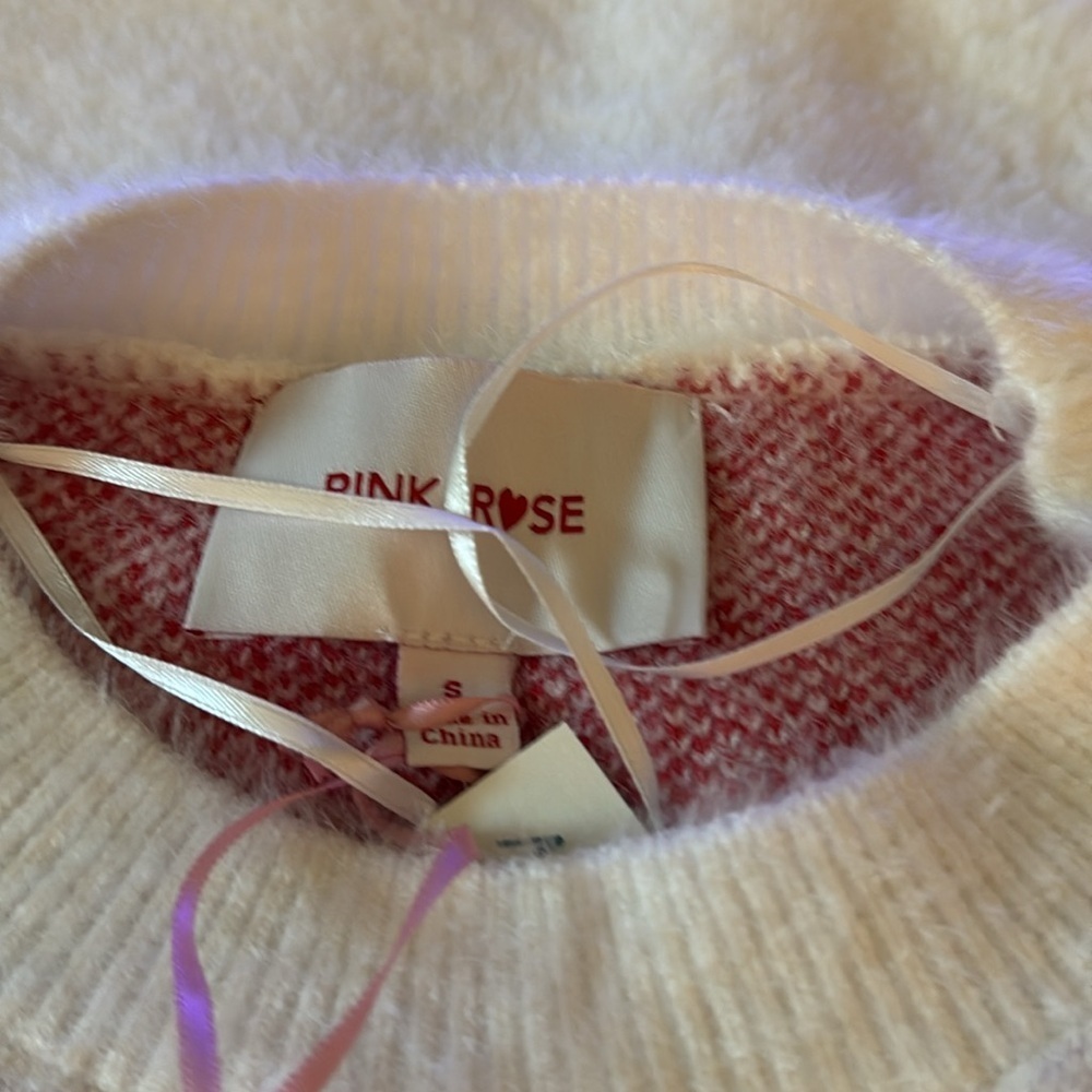 Pink rose Valentine’s Day, lipstick kiss lips sweater. 💋💋💋 - Picture 6 of 10
